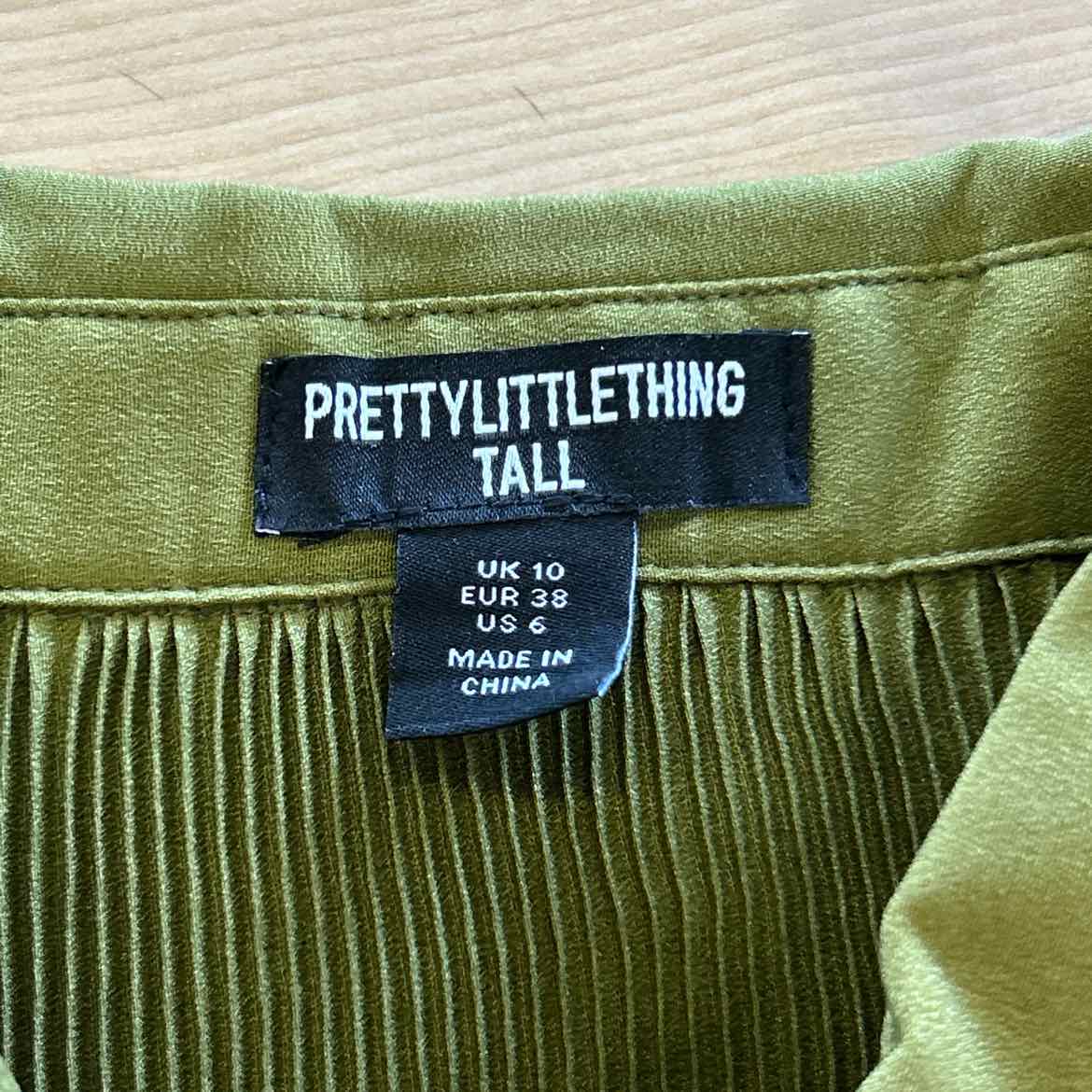 Pretty Little Thing Size 6 Green Twinsets