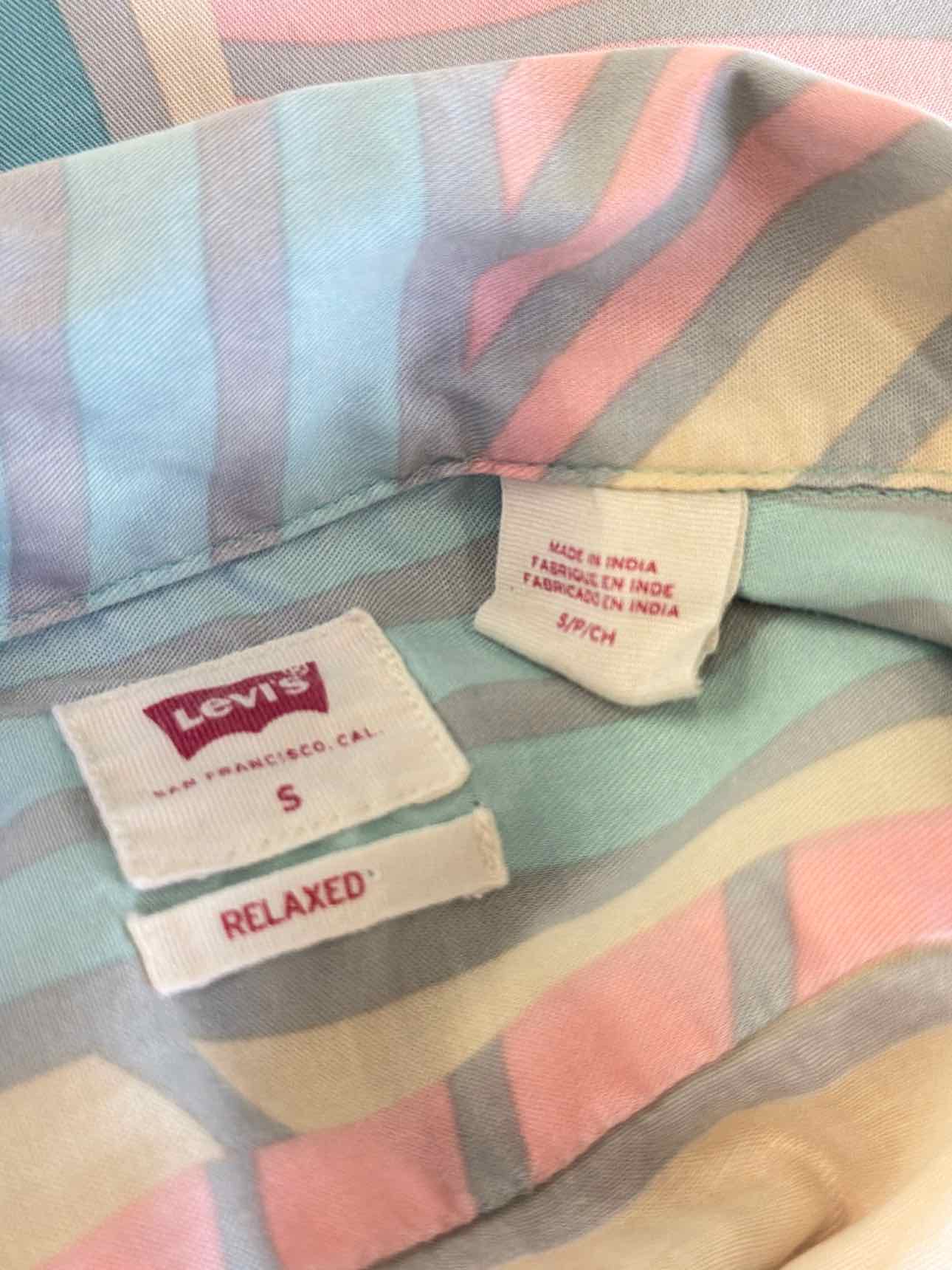 Levi's Size S Multi color Preloved MENS Button Down Shirt