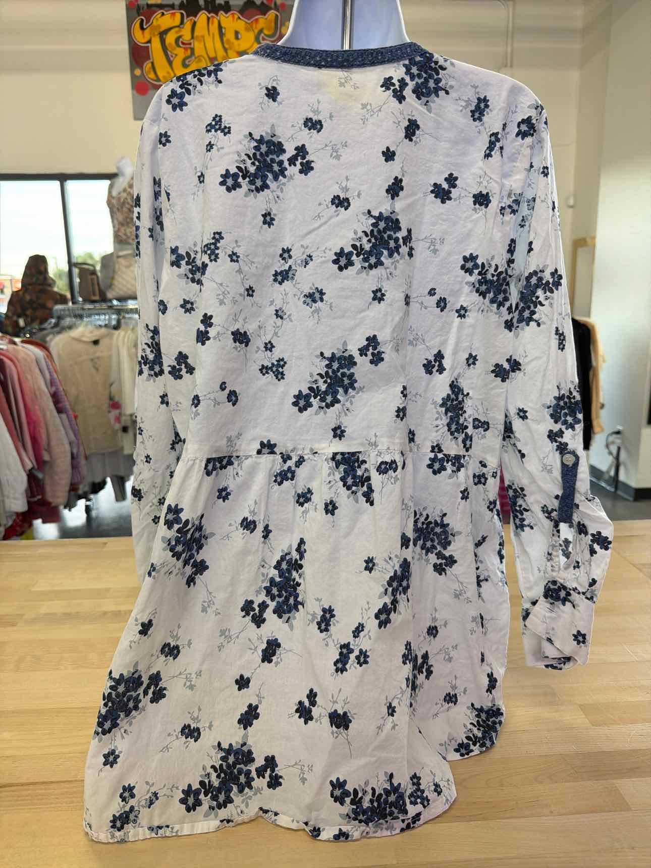 Salon Studio Size XL White Blouse