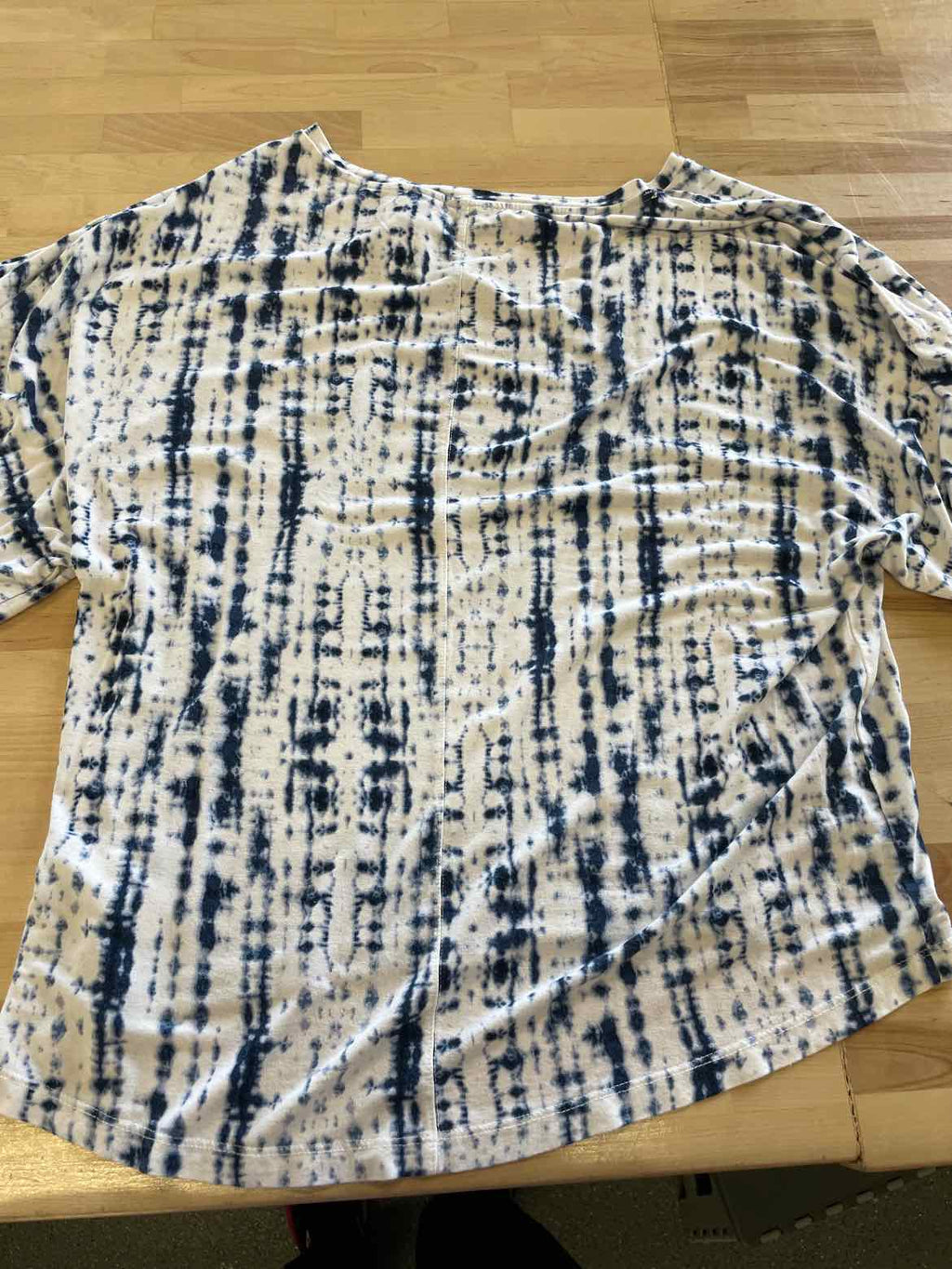 Tahari Size M White and Blue Blouse