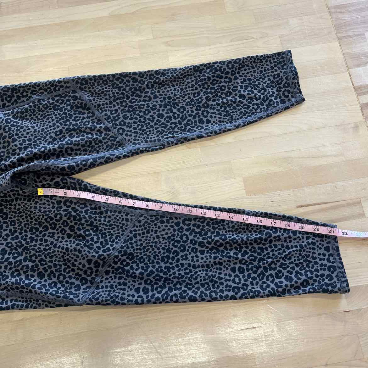 Evolution & Creation Size L Gray Preloved athletic leggings
