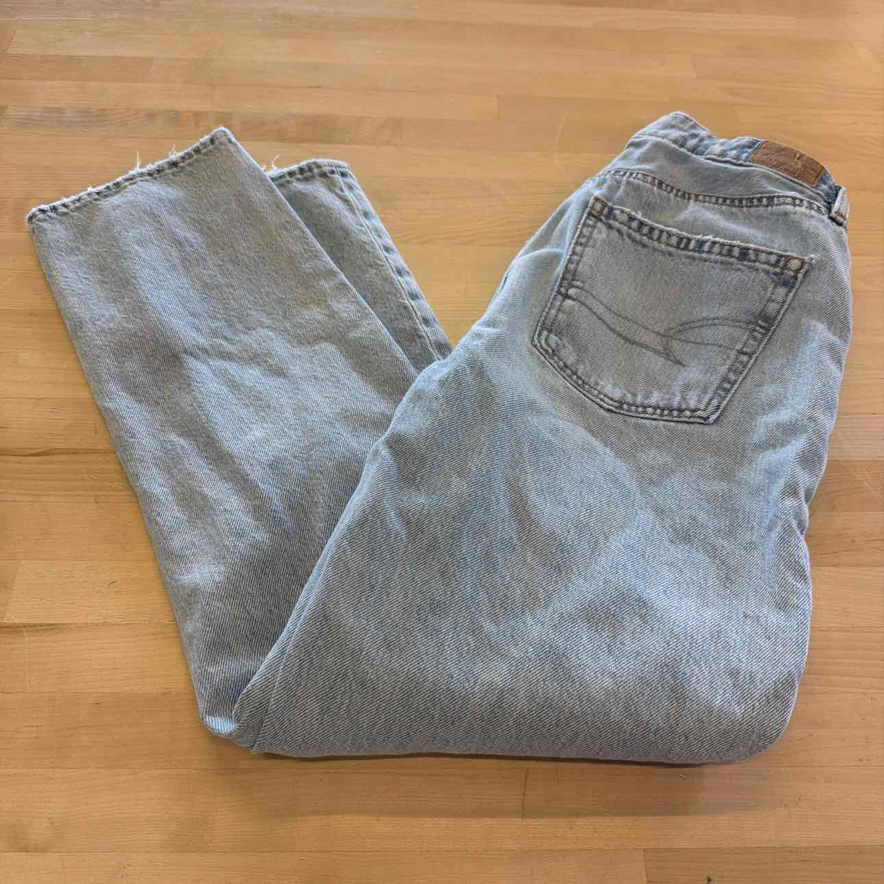 American Eagle Size 4 Blue Denim Preloved Jeans