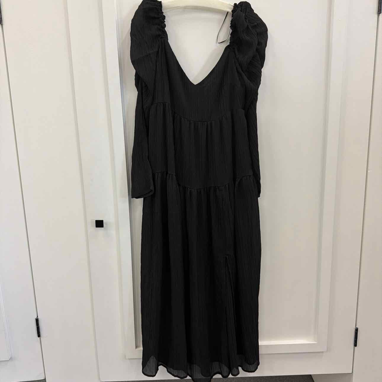 astr Size M Black Preloved Dress