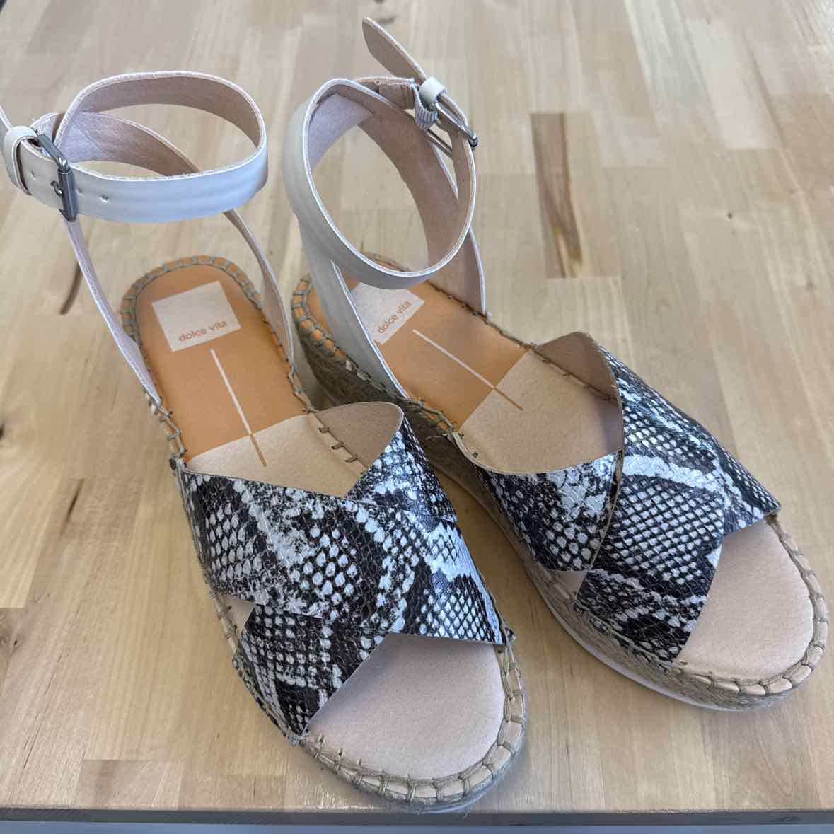 Dolce Vita Shoe Size 9.5 Black & Cream Snake Print Espadrille Sandals