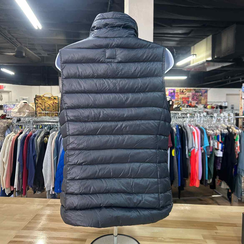 Gap Size M Black Preloved Vest