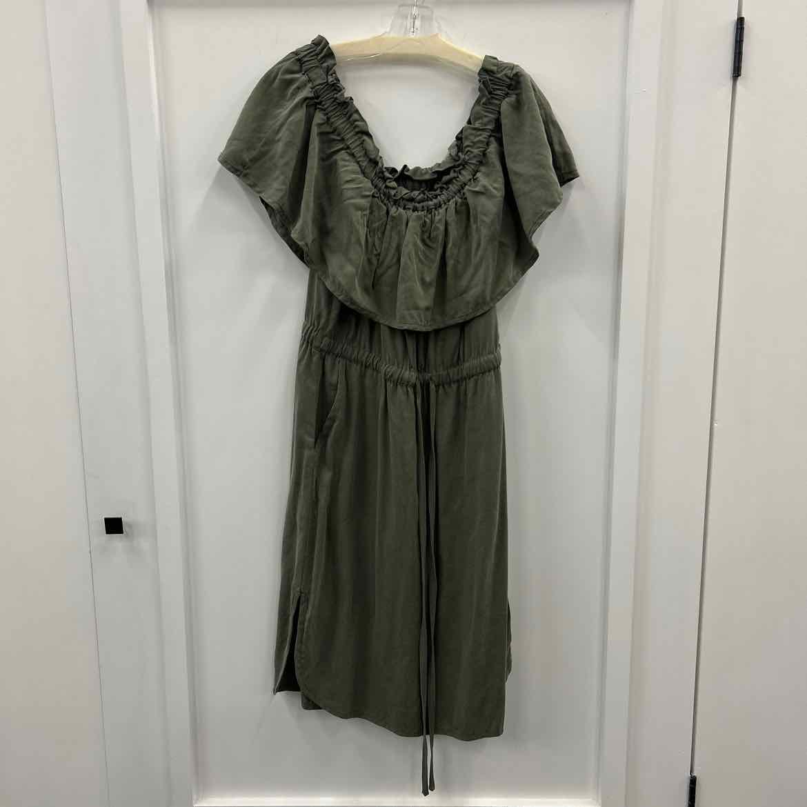 BCBG Size M Green Dress