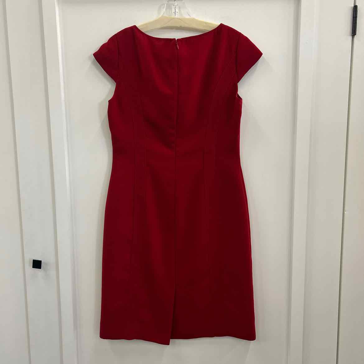 Tahari Size 6 Red Preloved Dress