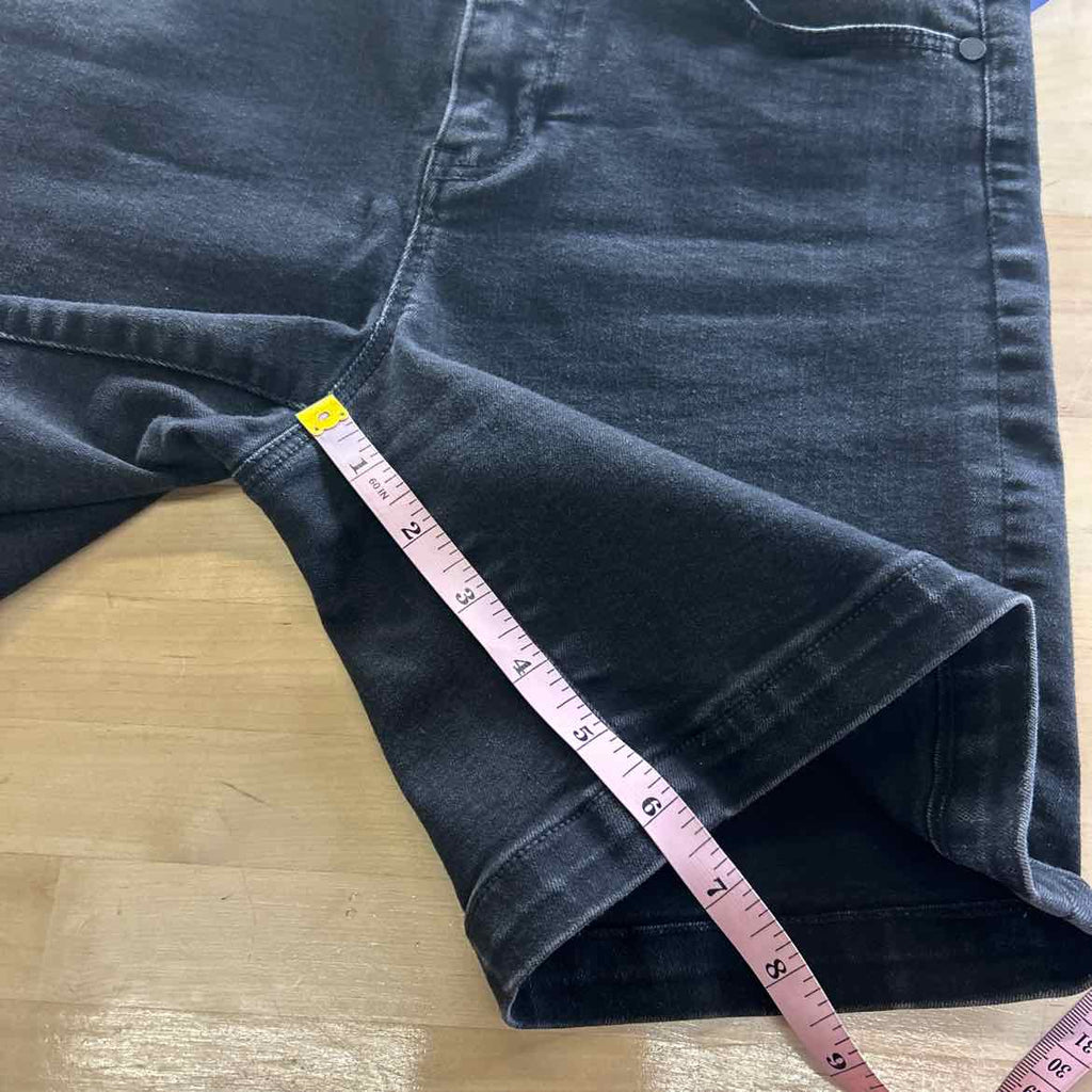 Liverpool Women Size 4 Black Preloved Shorts