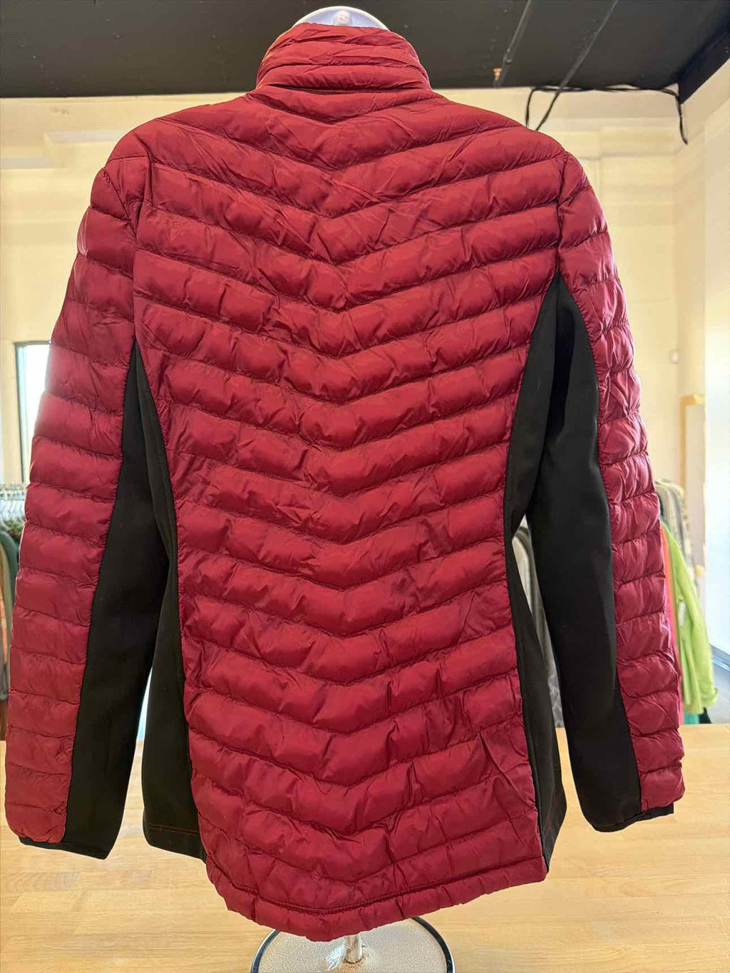 32 degrees Size M Red Jacket