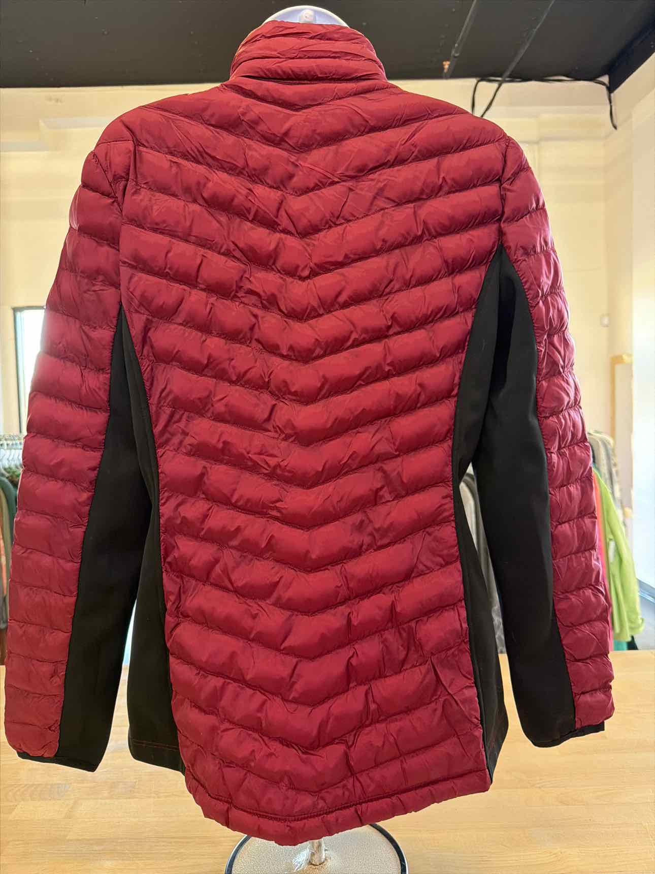 32 degrees Size M Red Jacket