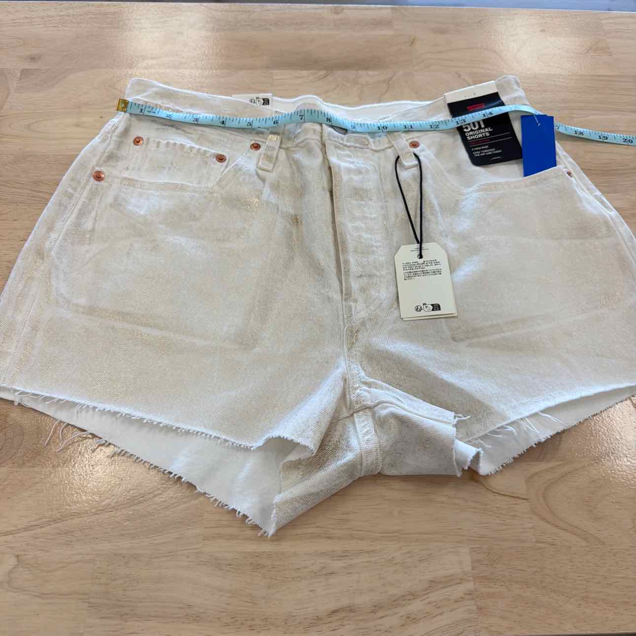 Levi's Women Size 31 Gold New Shorts