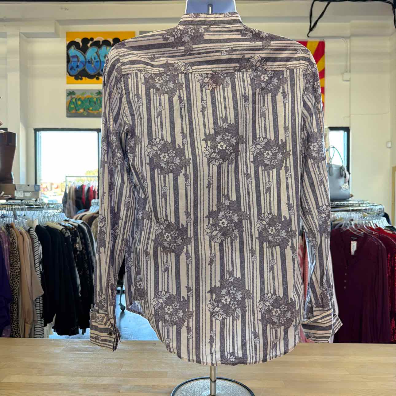 Size M White Purple Preloved MENS Button Down Shirt