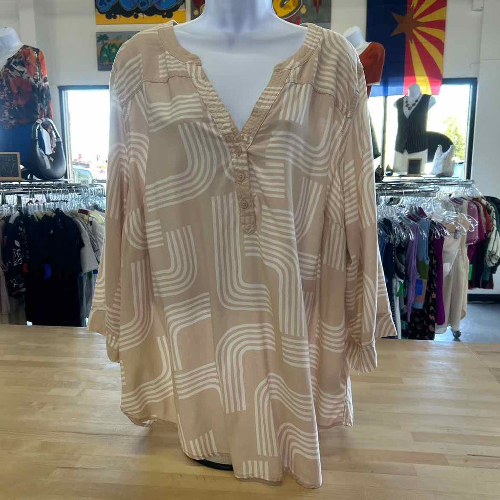 Torrid Size 1X Cream Preloved Blouse LS