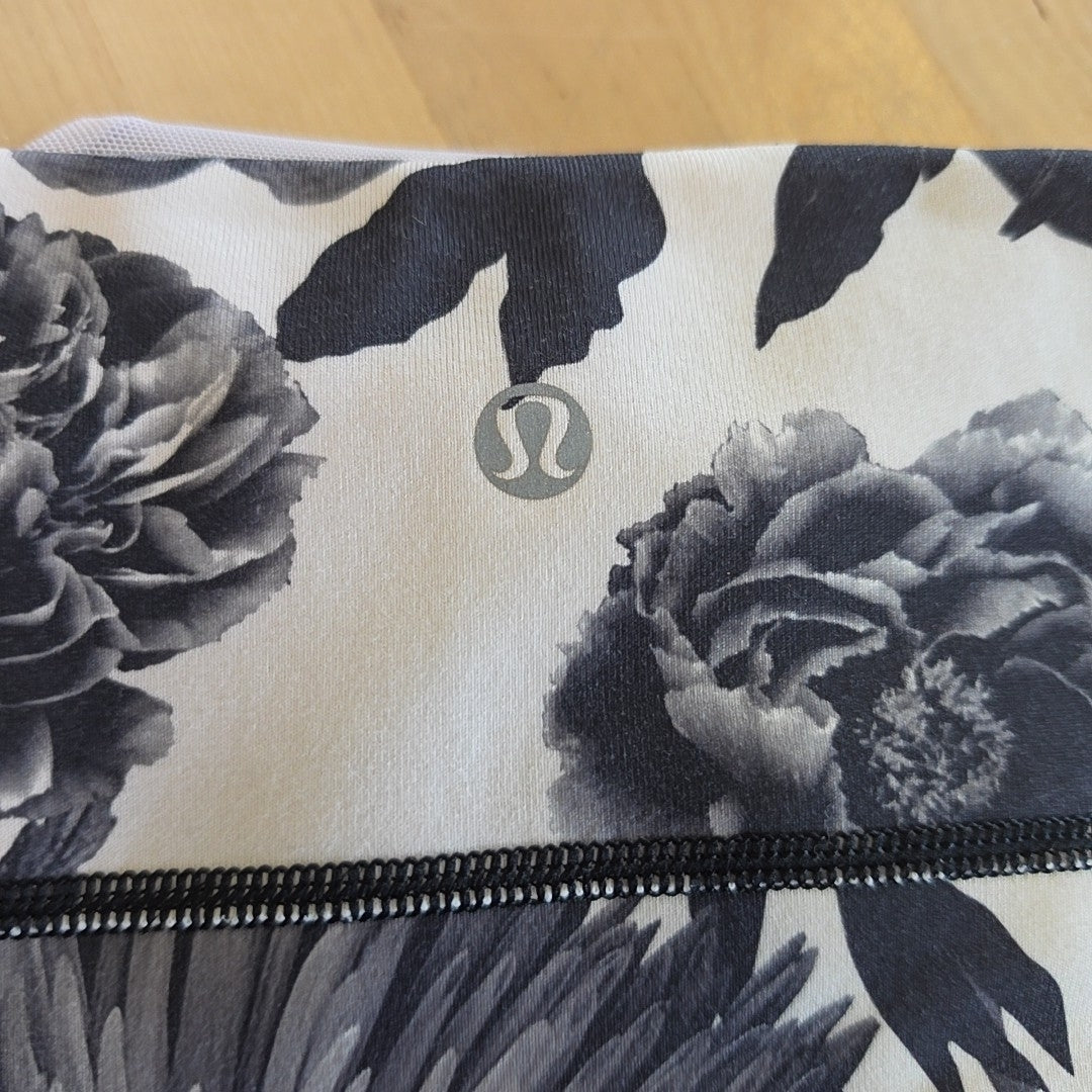 LuluLemon Size 8 Black/White Preloved Athletic Tank