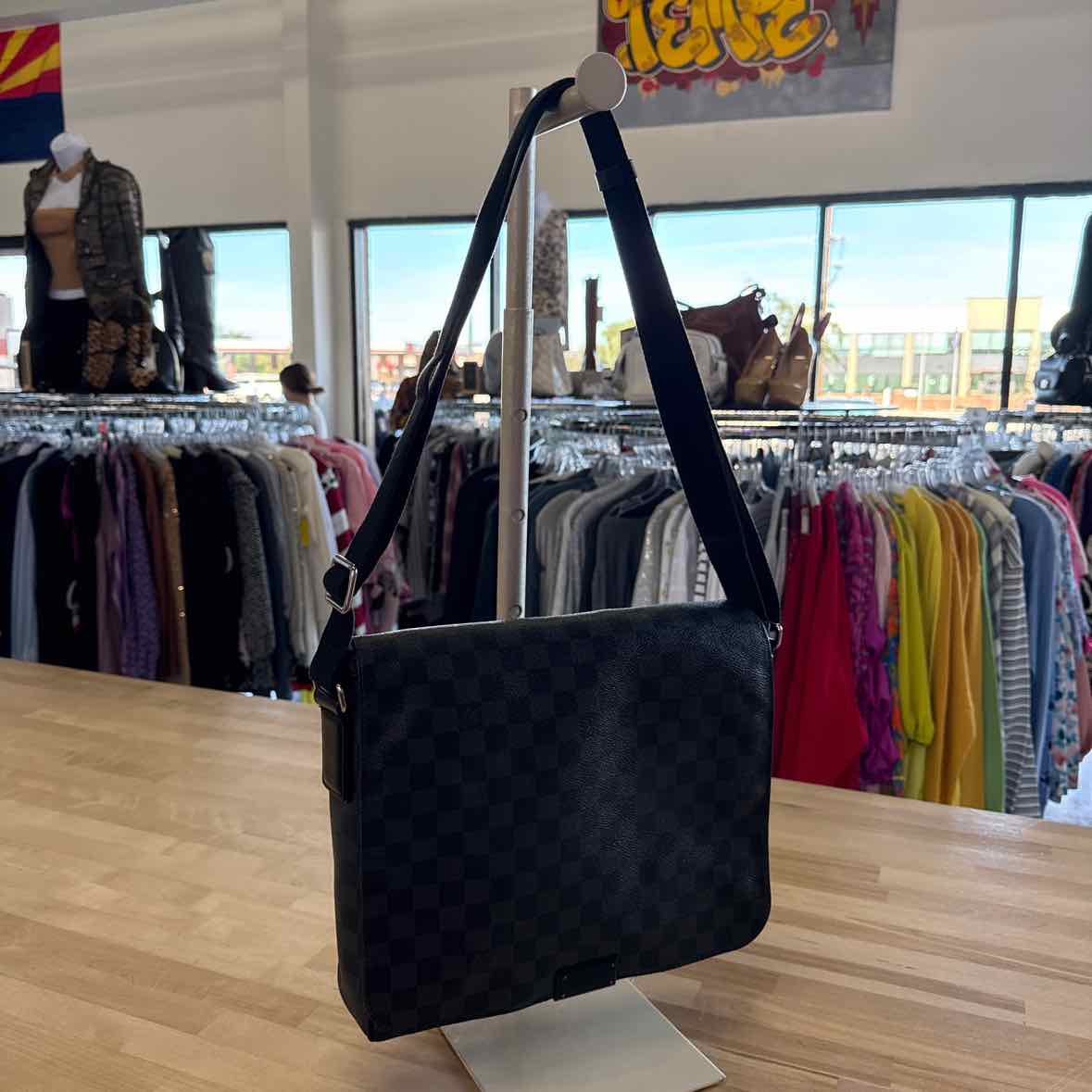 Louis Vuitton Damier District Black & Gray Messenger Handbag