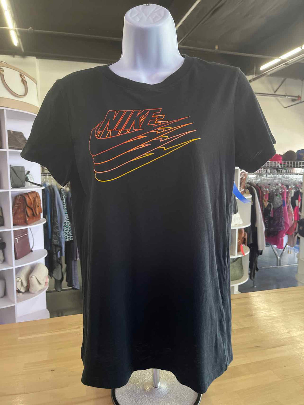 Nike Size M Black Preloved T-Shirt SS