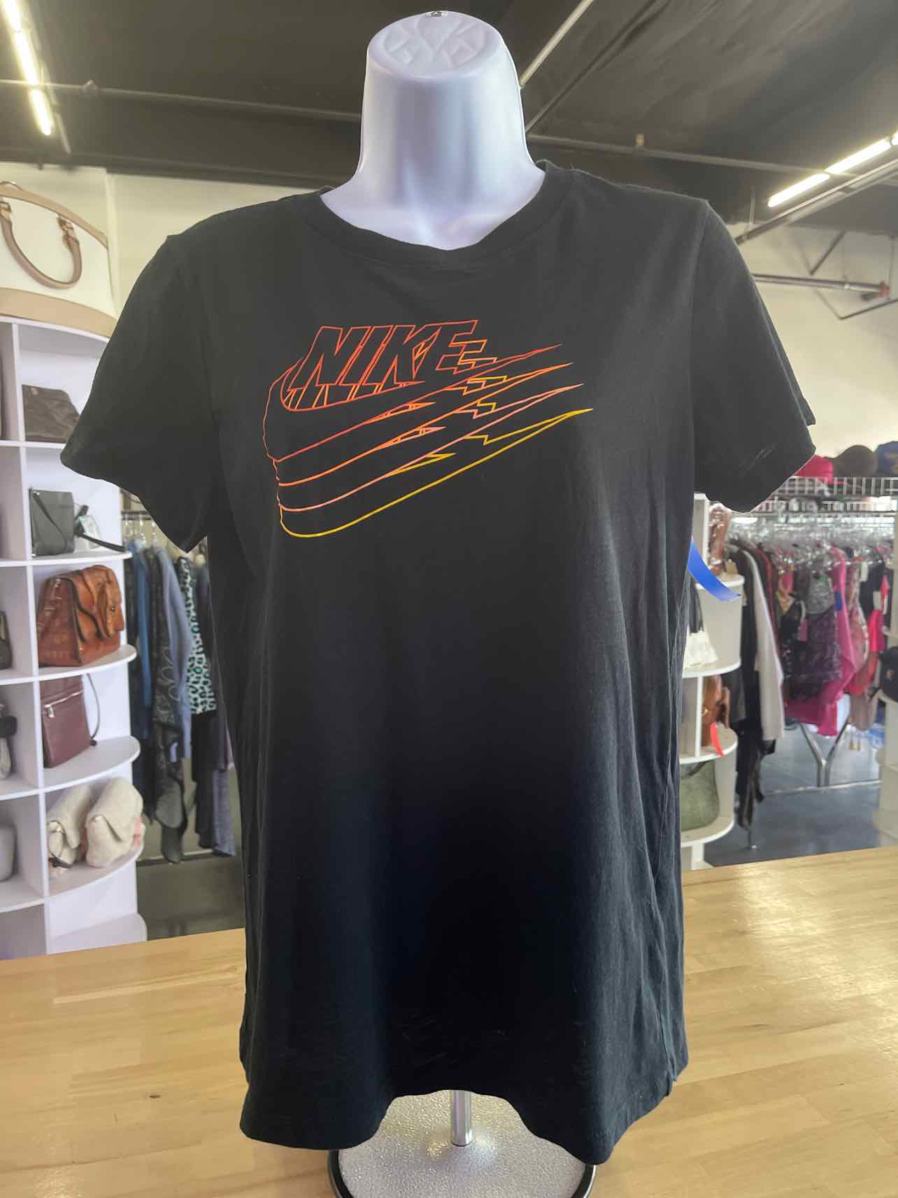 Nike Size M Black Preloved T-Shirt SS