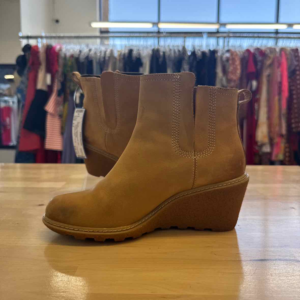 Timberland Shoe Size 6.5 Tan Boots