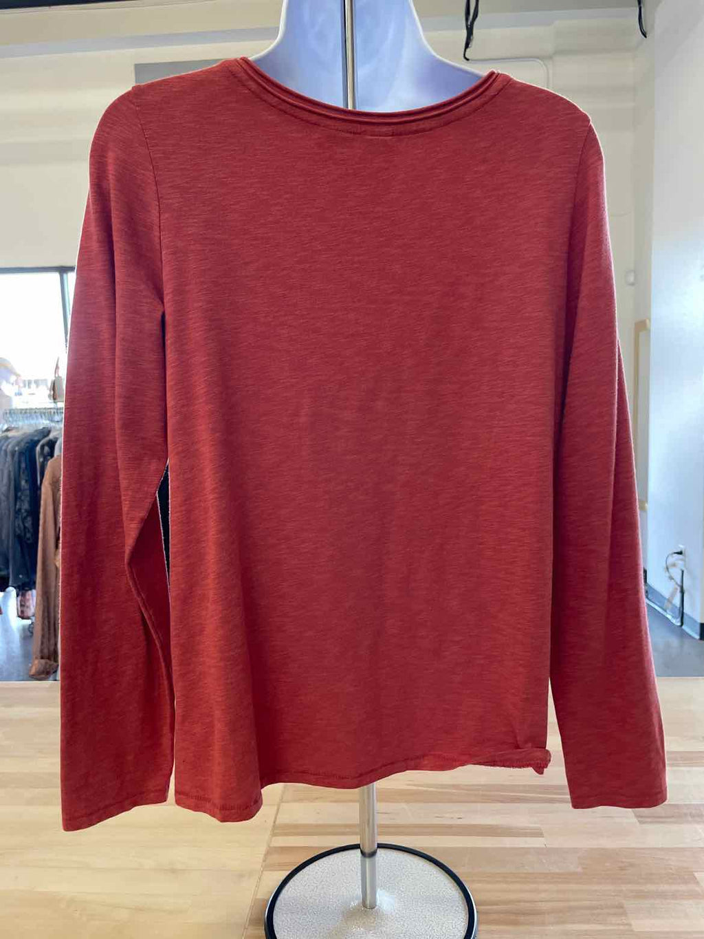 Artisan NY Size M Red Shirt