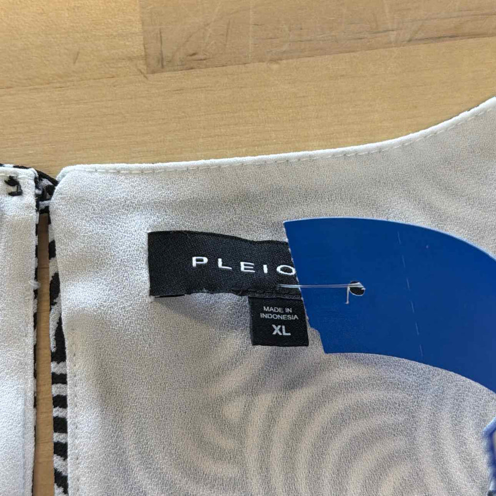 Pleione Size XL White Black Preloved Sleeveless