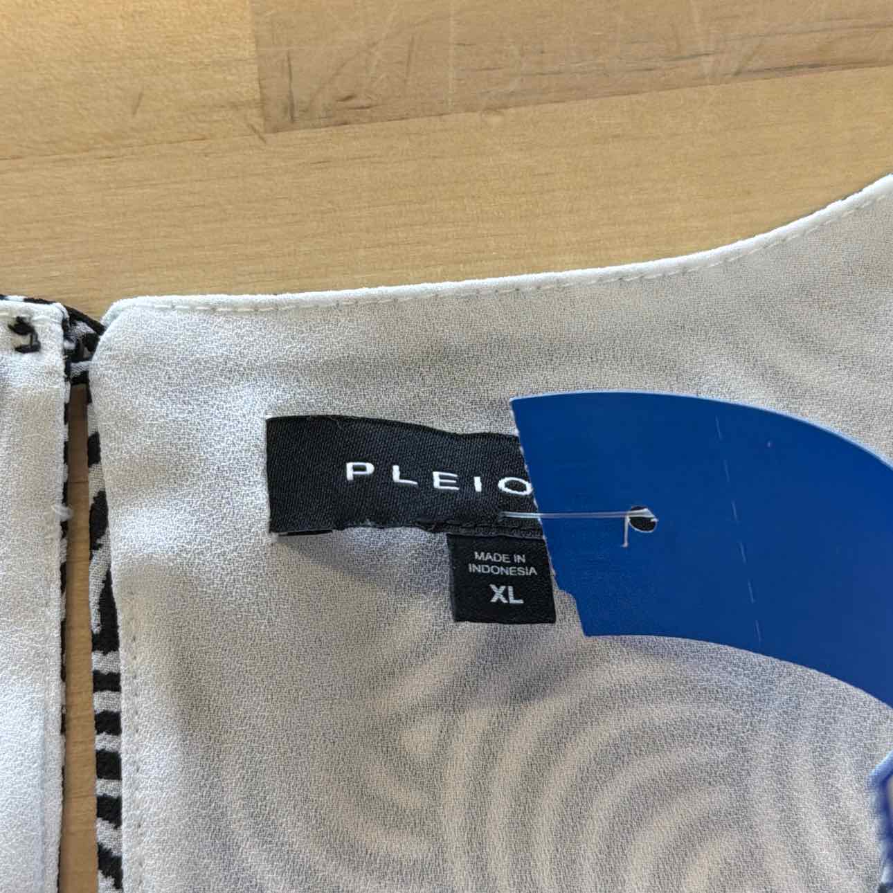 Pleione Size XL White Black Preloved Sleeveless