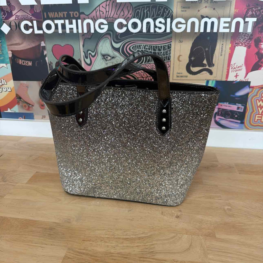 EY Botique Silver Patent Leather Preloved Handbag