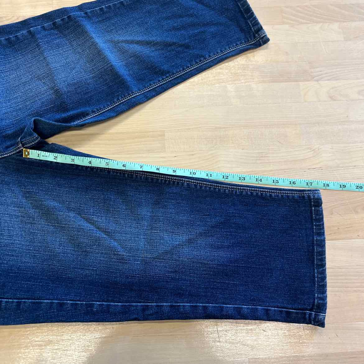 White House Black Market Size 6 Denim Capris