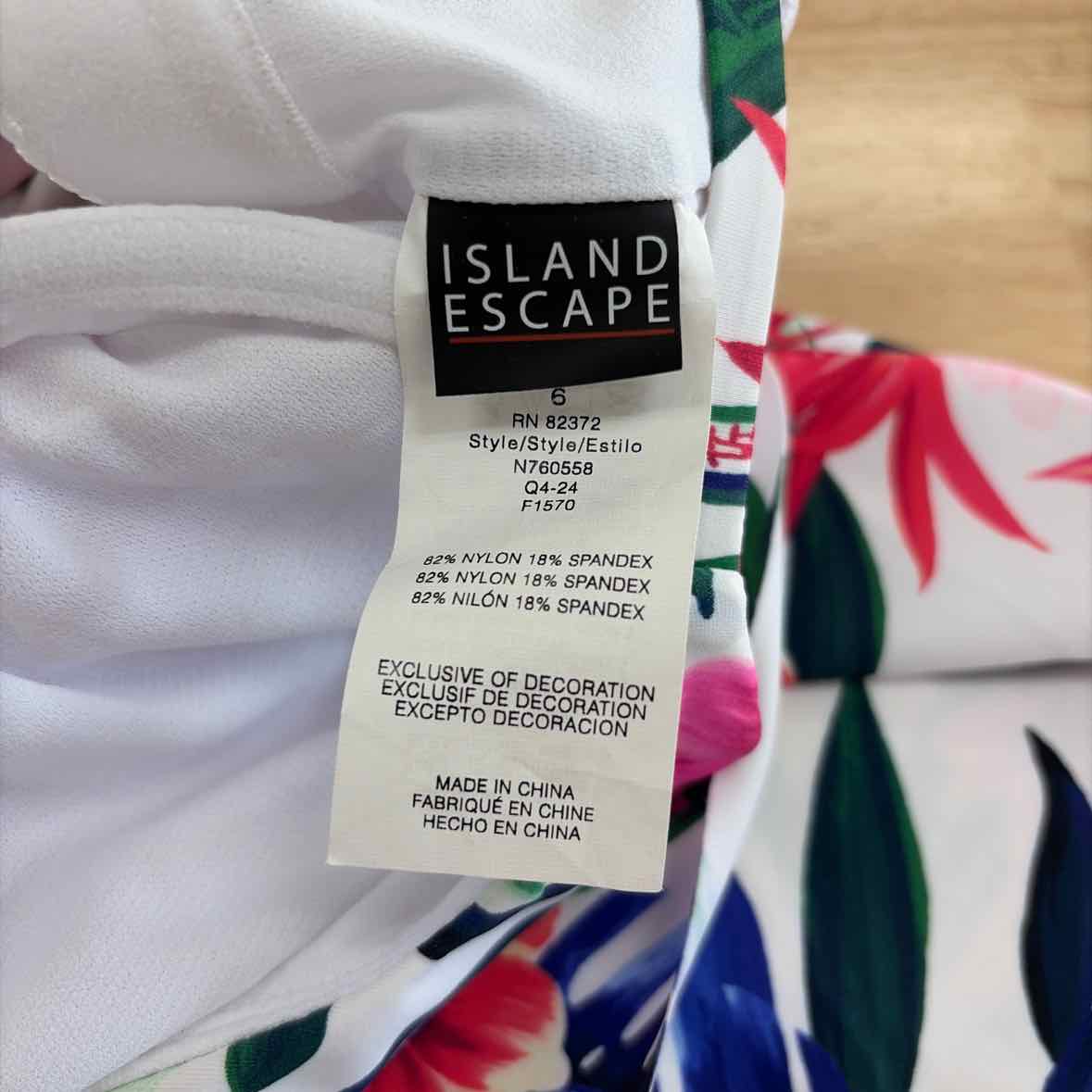 Island Escape Size 6 White New Swimsuit Bottom/Top