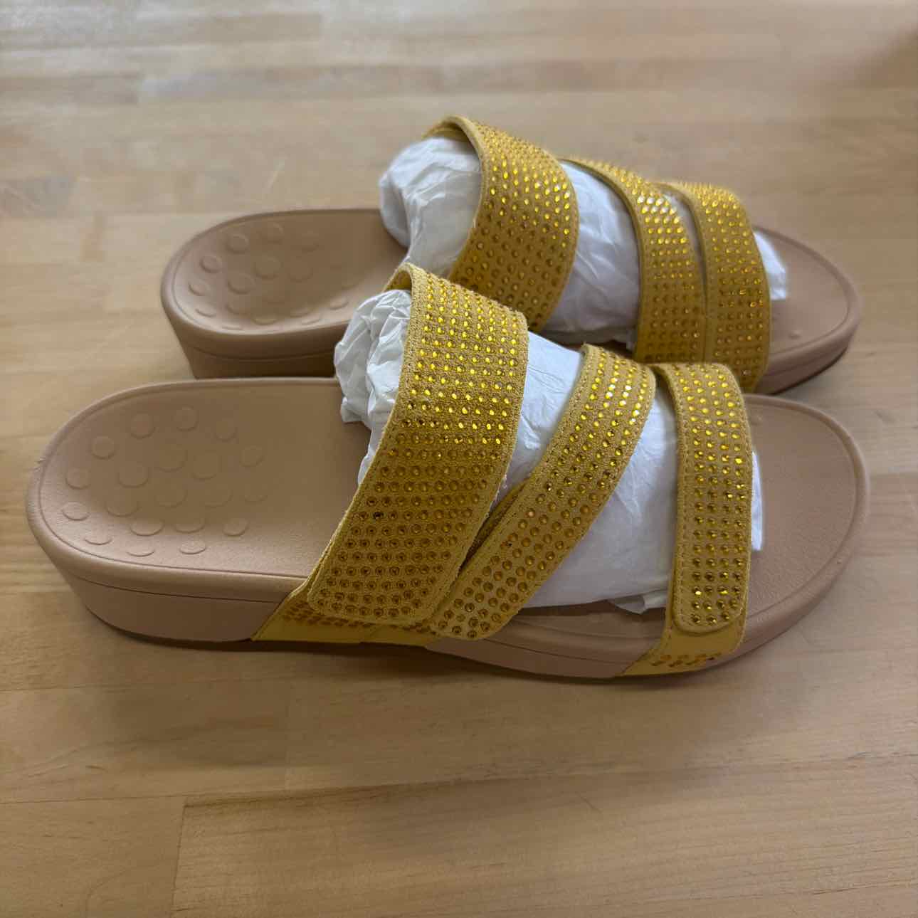 Vionic Size 10 Yellow Rhinestone New Sandals