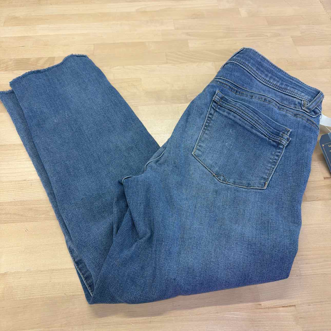 Democracy Women's "Ab" Solution Slim Straight Leg Jean