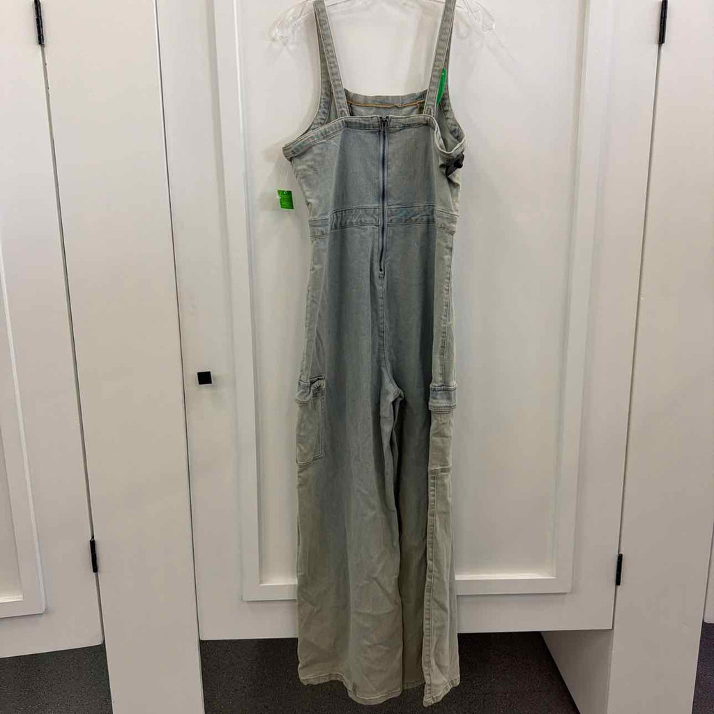 Tinseltown Juniors' Wide-Leg Square-Neck Tie-Front Cargo Jumpsuit - Bayside Wash