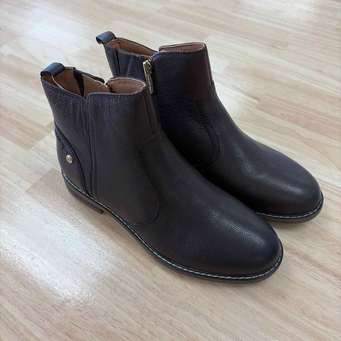 Easy Spirit Size 10 Juna Round Toe Zippered Booties