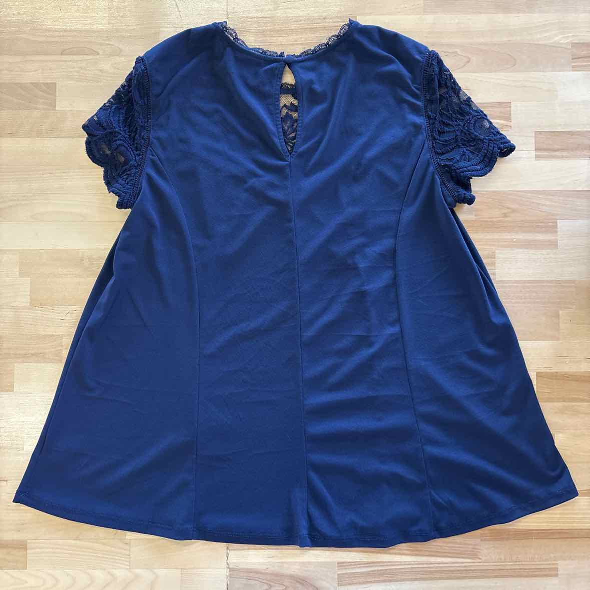 Torrid Size 00 Blue Blouse