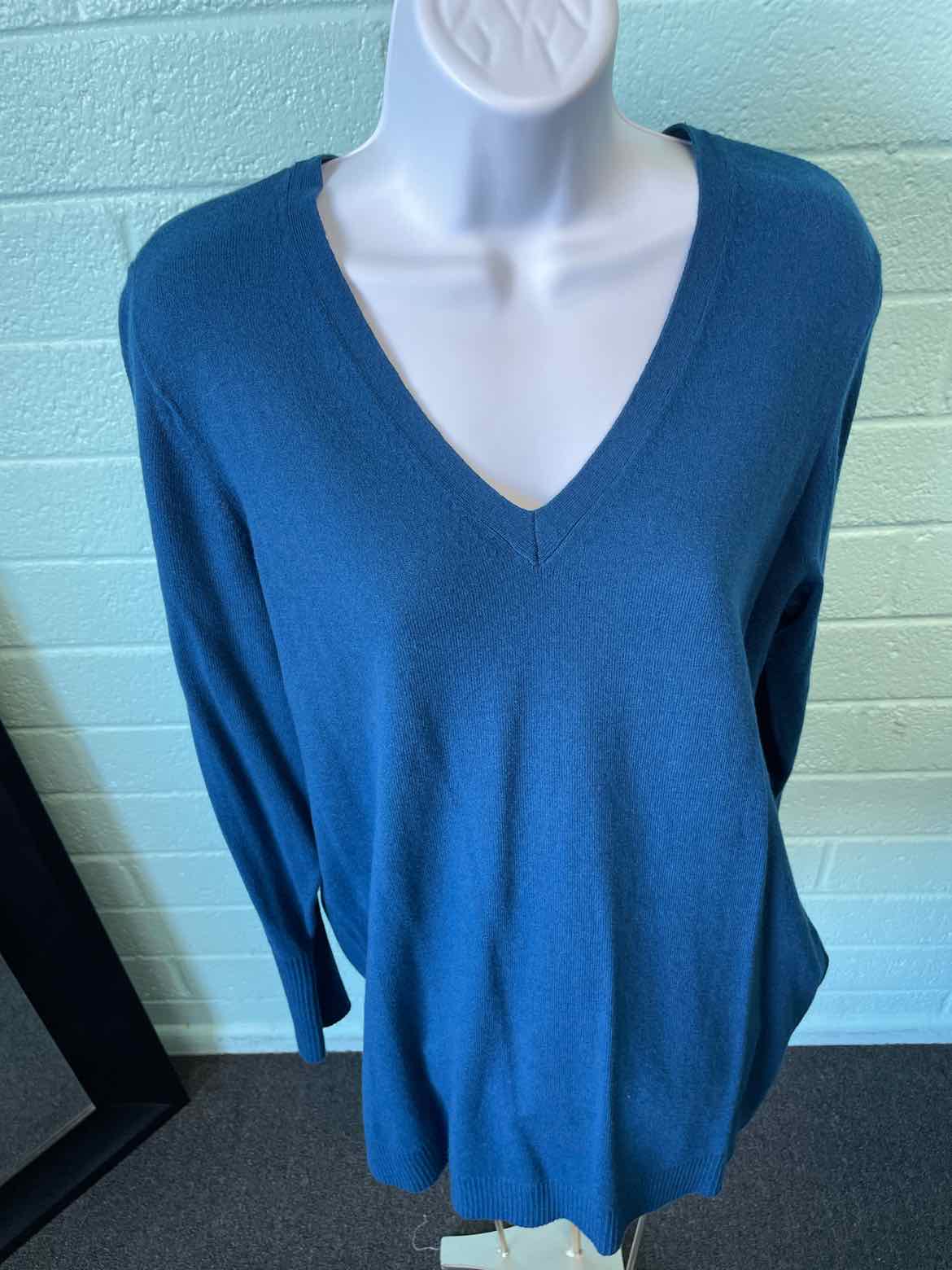 J Jill Size M Blue Knit Top