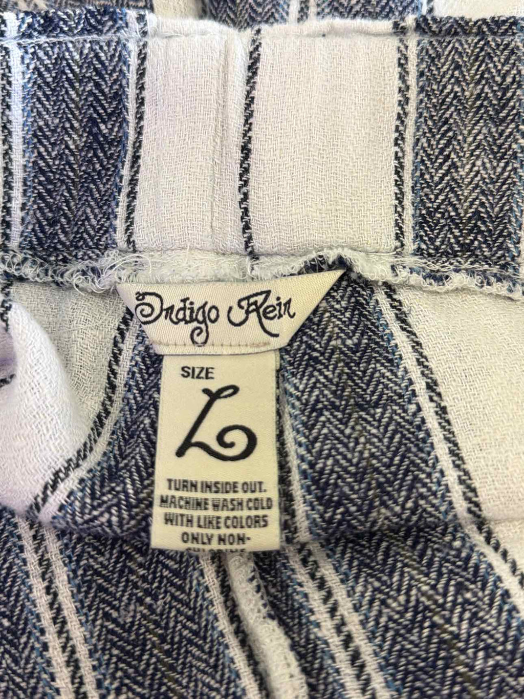 Indigo Rein Women Size L Blue/White Preloved Shorts