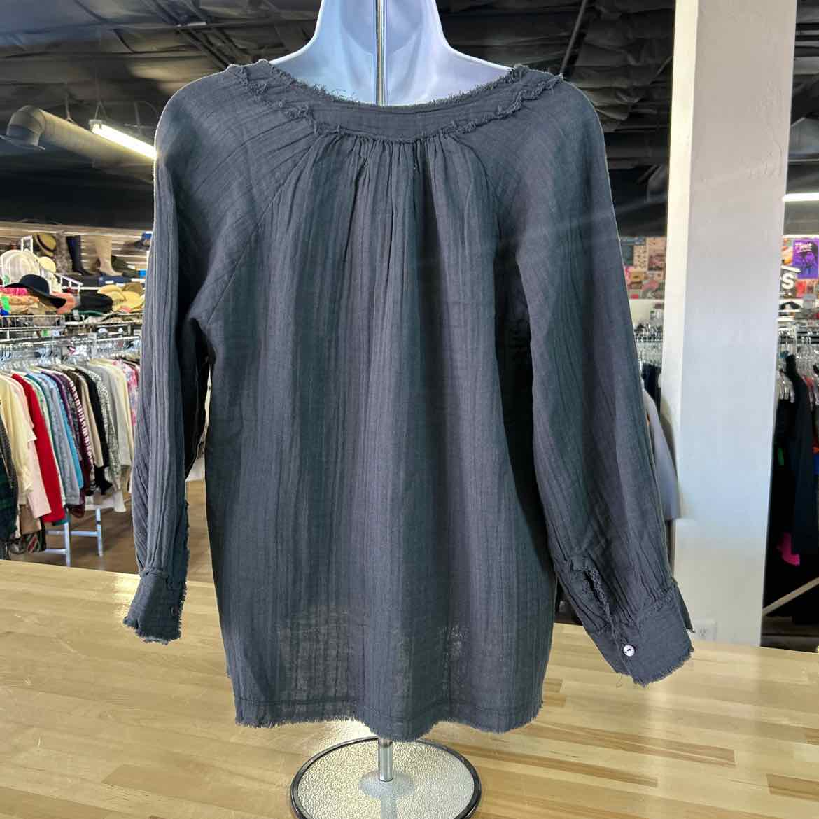 Natural Life Size M Gray Preloved Blouse LS