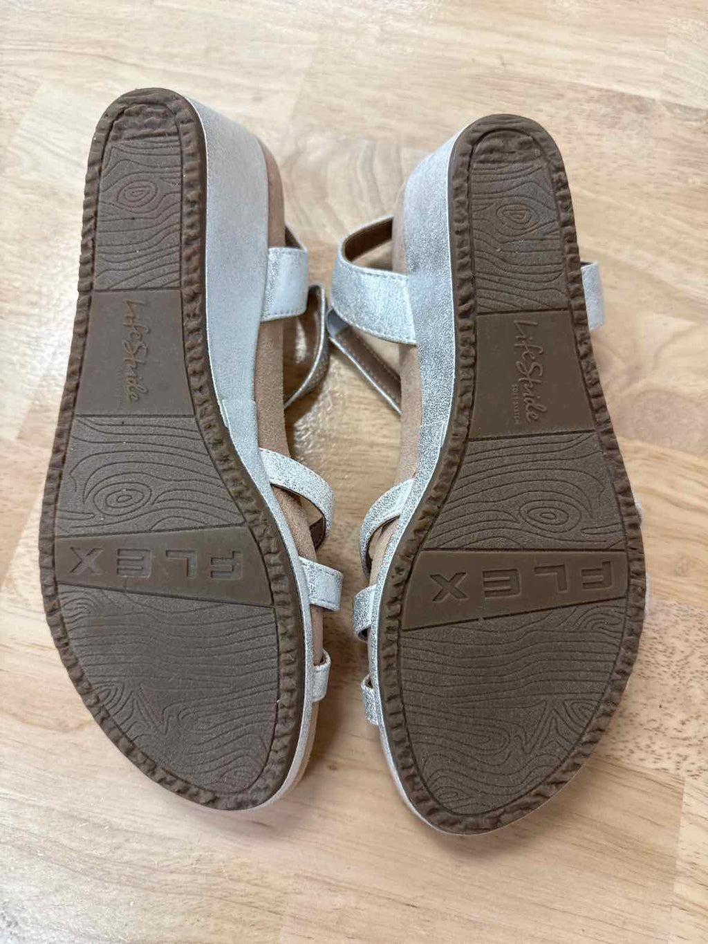 Lifestride Size 6 Silver Preloved Wedge Sandals