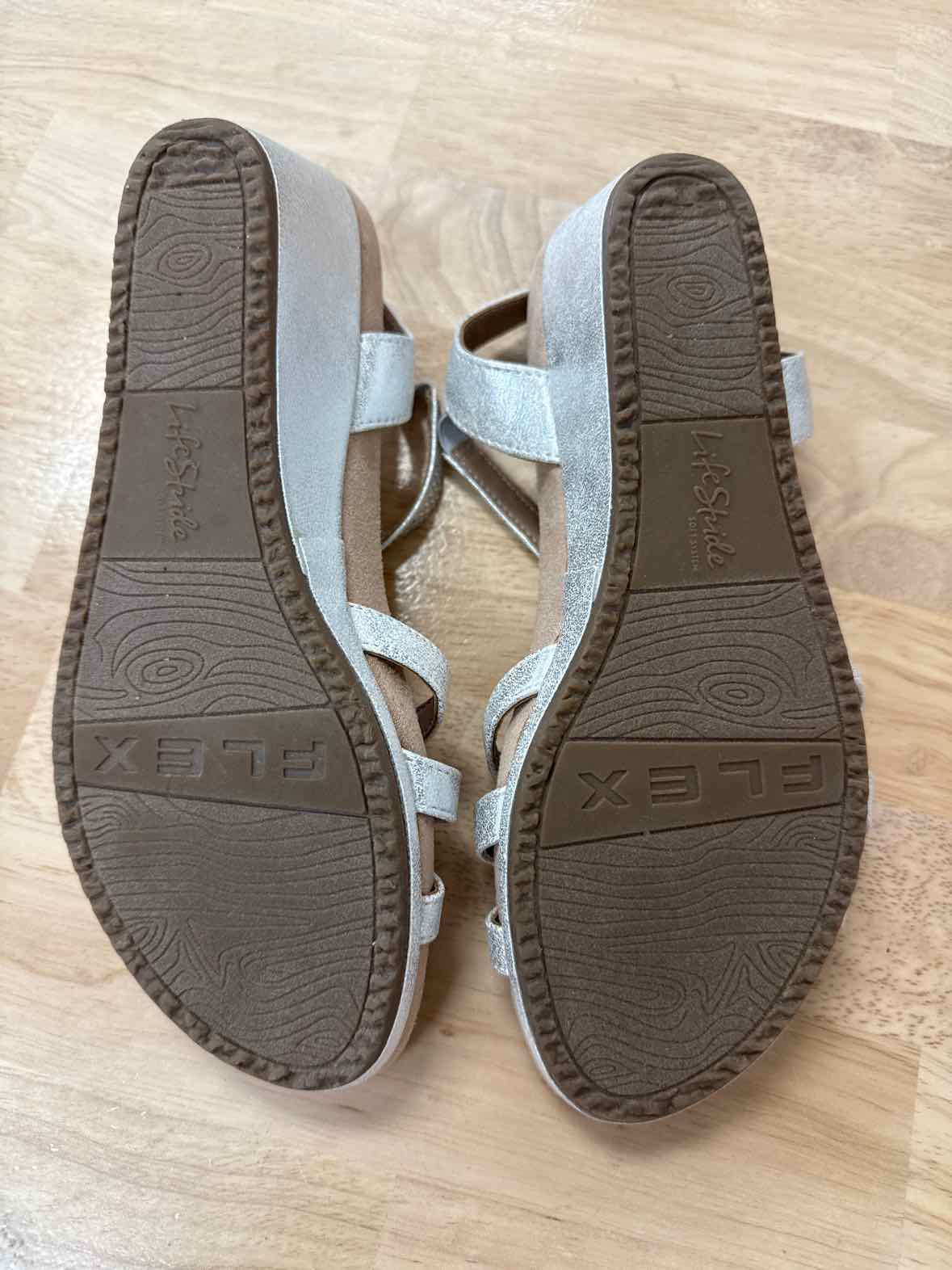 Lifestride Size 6 Silver Preloved Wedge Sandals