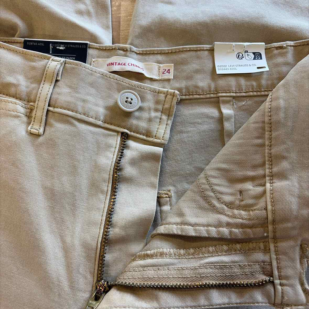 Levi's Size 28x31  Beige Vintage Chinos New Pants