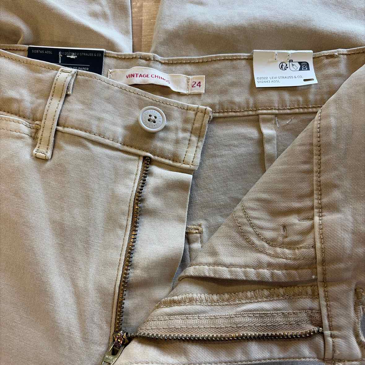 Levi's Size 28x31  Beige Vintage Chinos New Pants