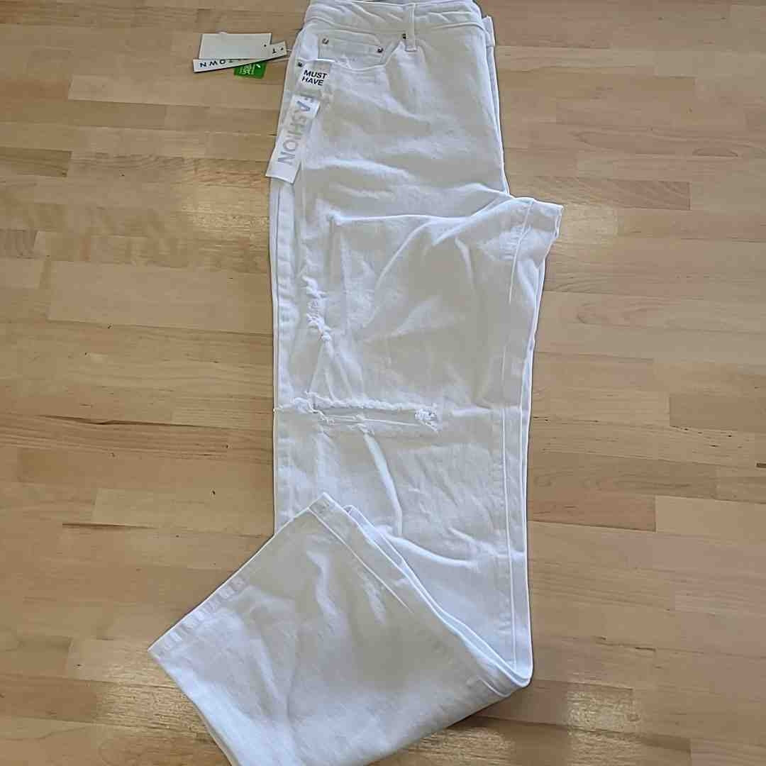 tinceltown Size 13 White  Relaxed Ripped High-Rise Straight-Leg Jeans  NWT