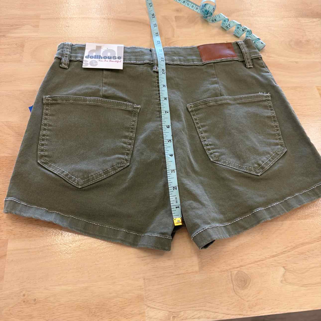 dollhouse Women Size 7/8 Green New Shorts