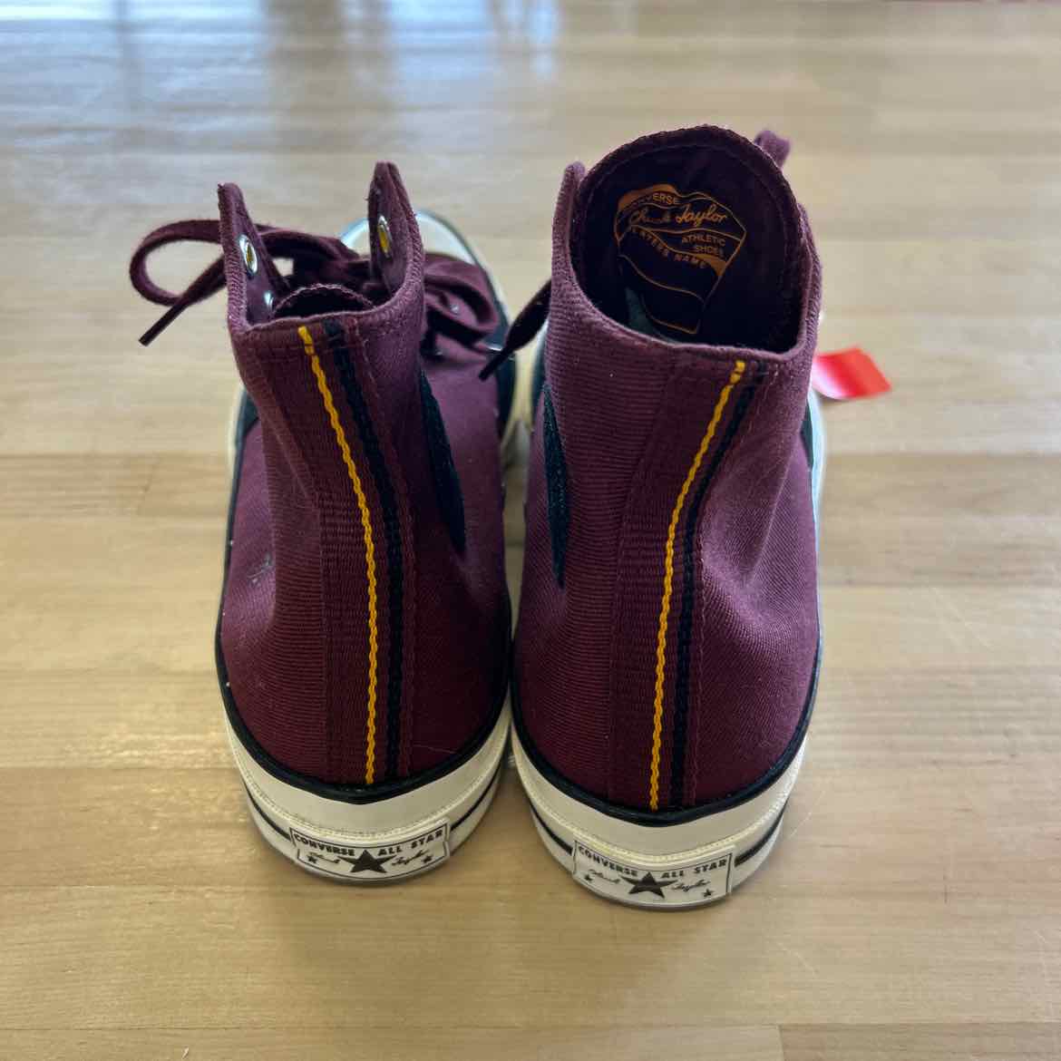 Converse Size 9 Maroon MENS Sneakers