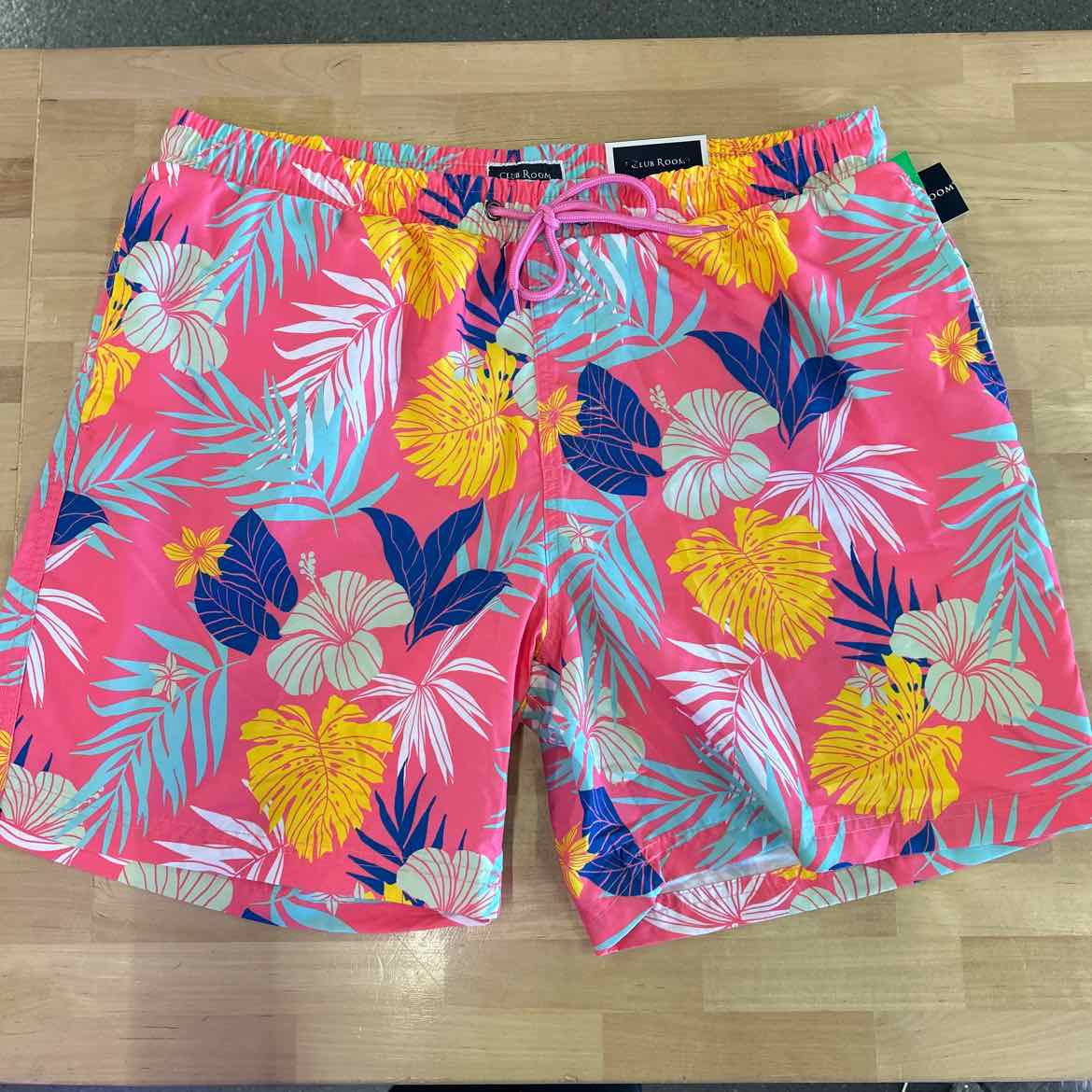 Club Room Men's Hibiscus Floral Print 7" Swim Trunks