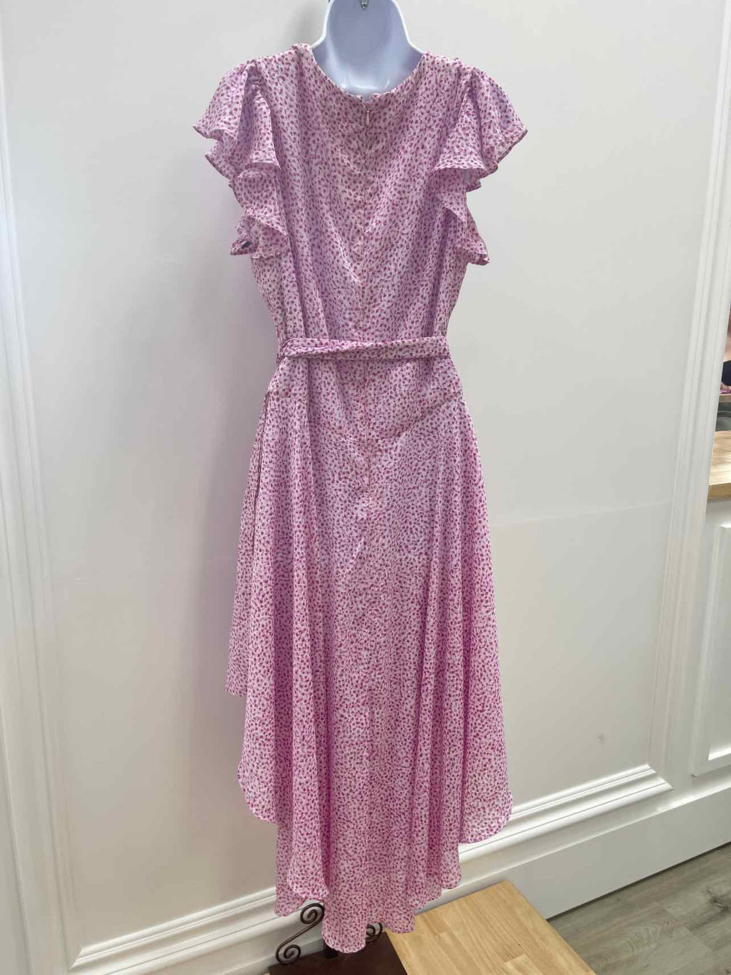 Vince Camuto Size M Printed Flutter-Sleeve Handkerchief Dress - Violet Blush