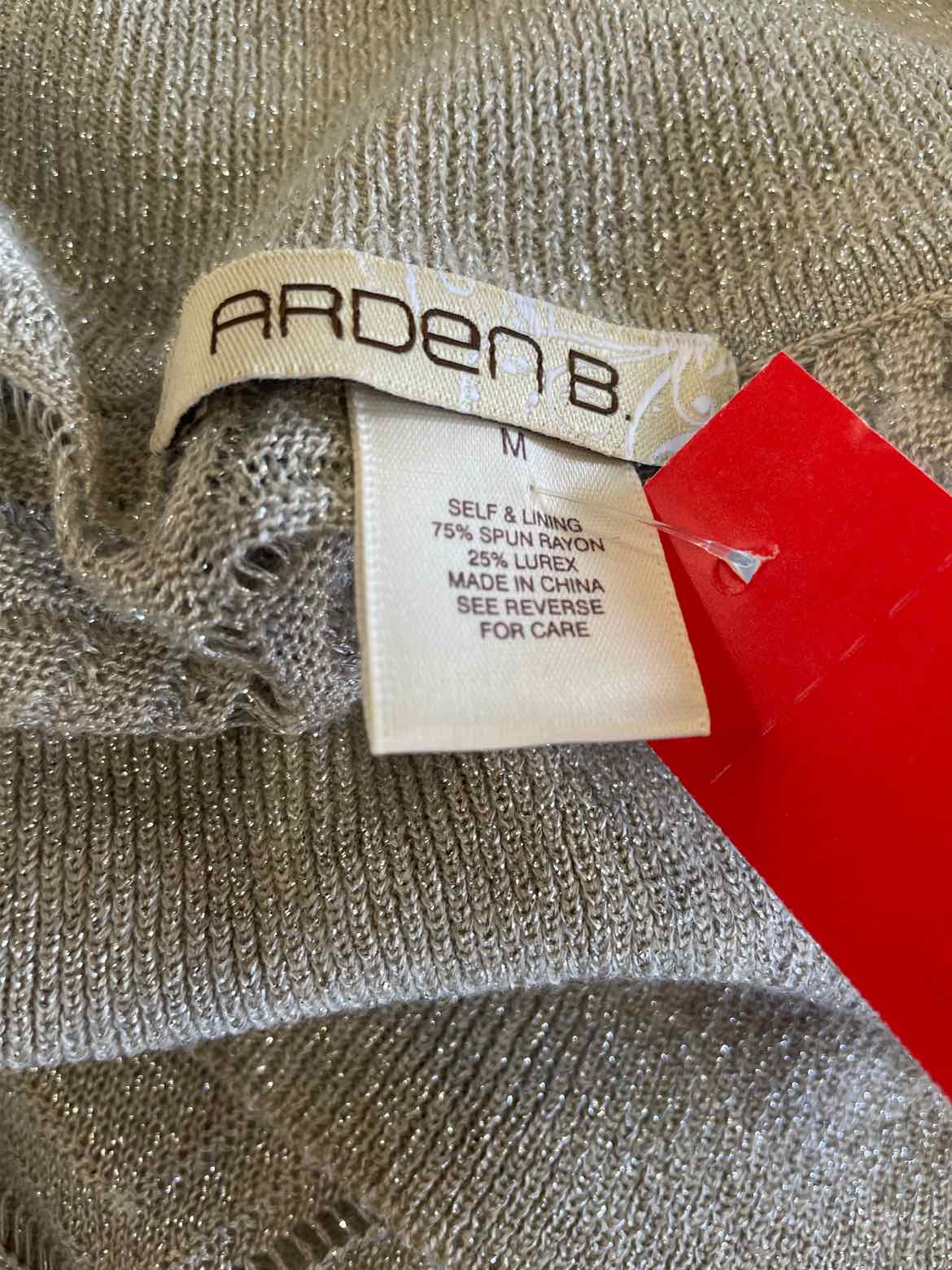 arden b. Size M Beige Turtleneck