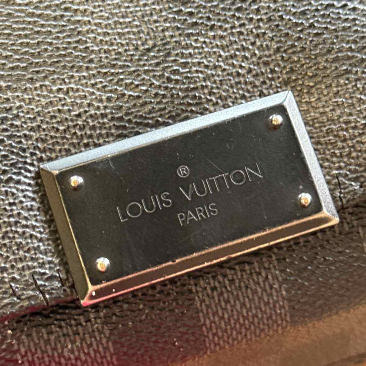 Louis Vuitton Damier District Black & Gray Messenger Handbag