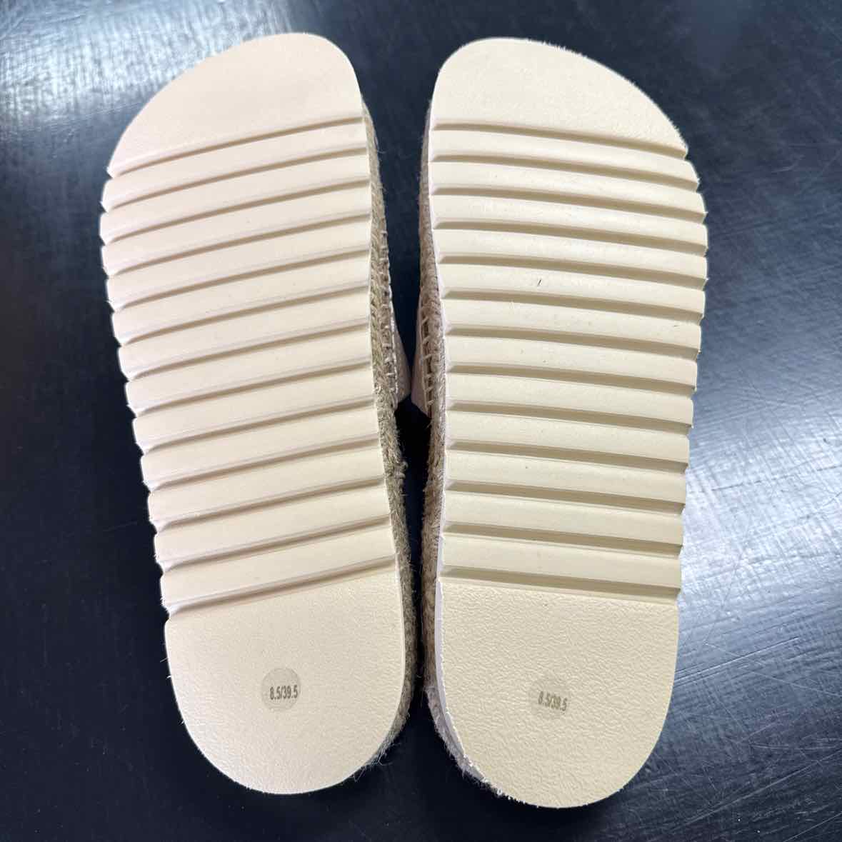 Lucky Brand Shoe Size 8.5 Beige Leather Lemana Slide Sandals