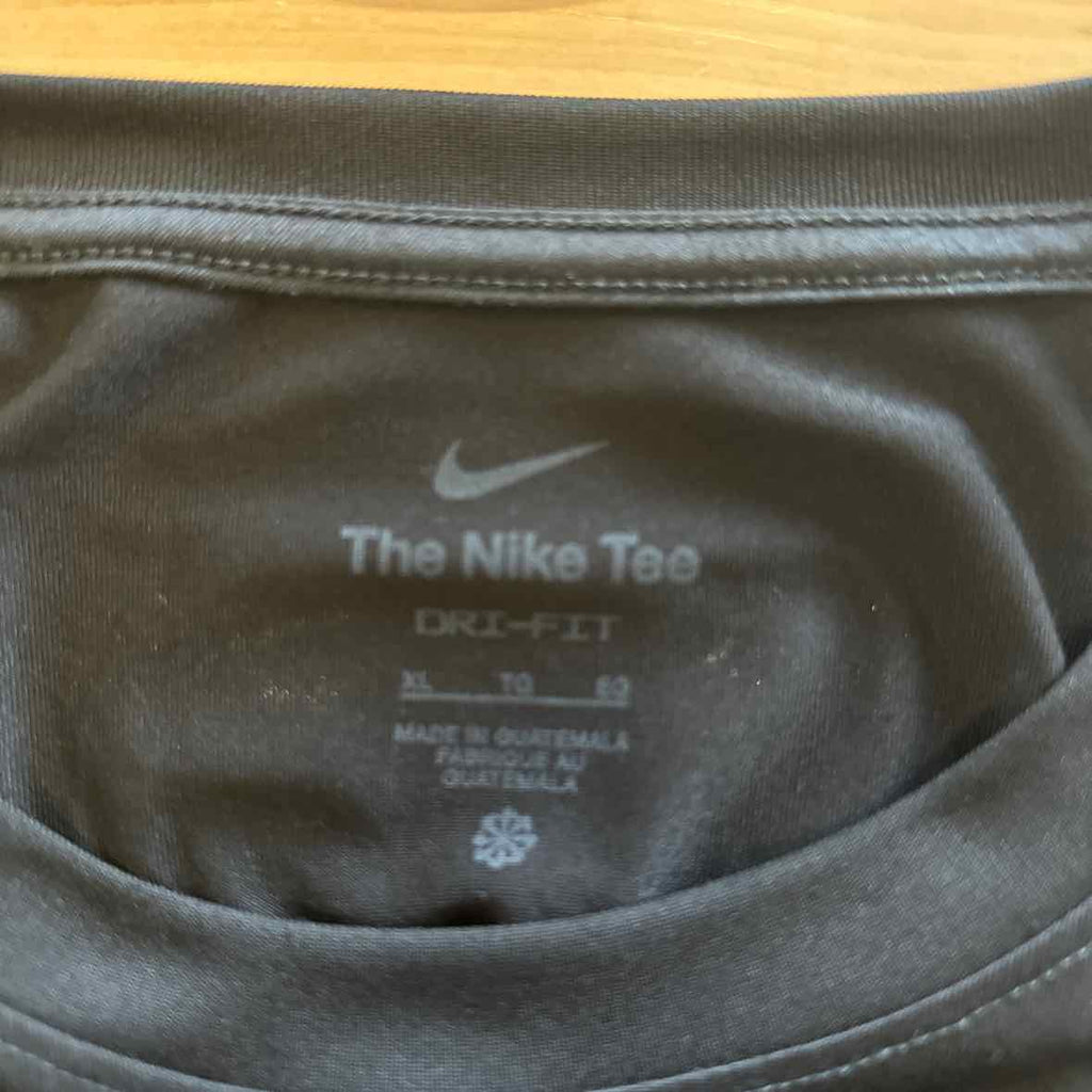 Nike Size XL Black T-shirt