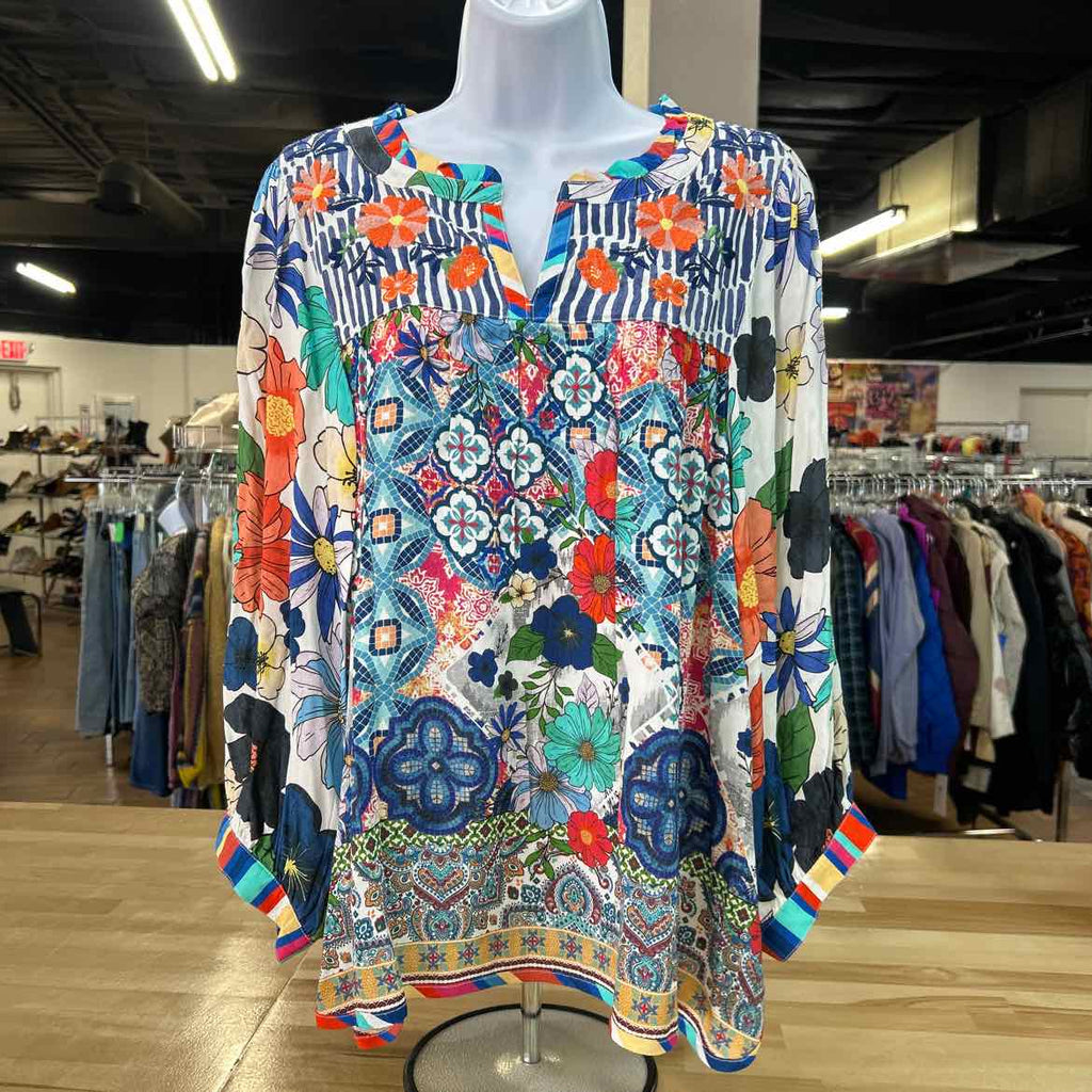 John Mark Size M Multi Color Preloved Blouse LS